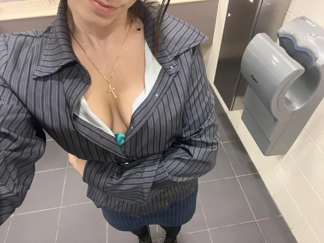 Thumbnail Is Small Cleavage Acceptable by xhotbunnyx in downblouse Category