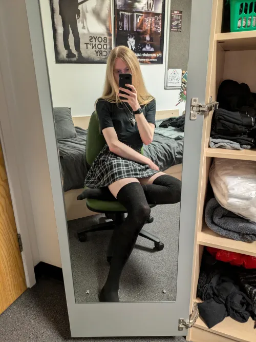 Thumbnail the_femboy_kat's Casual Outfit: A Must-Try! | femboy Category