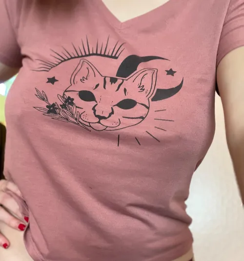 Thumbnail Canine or Feline: A Playful Preference | weedysolo | braless