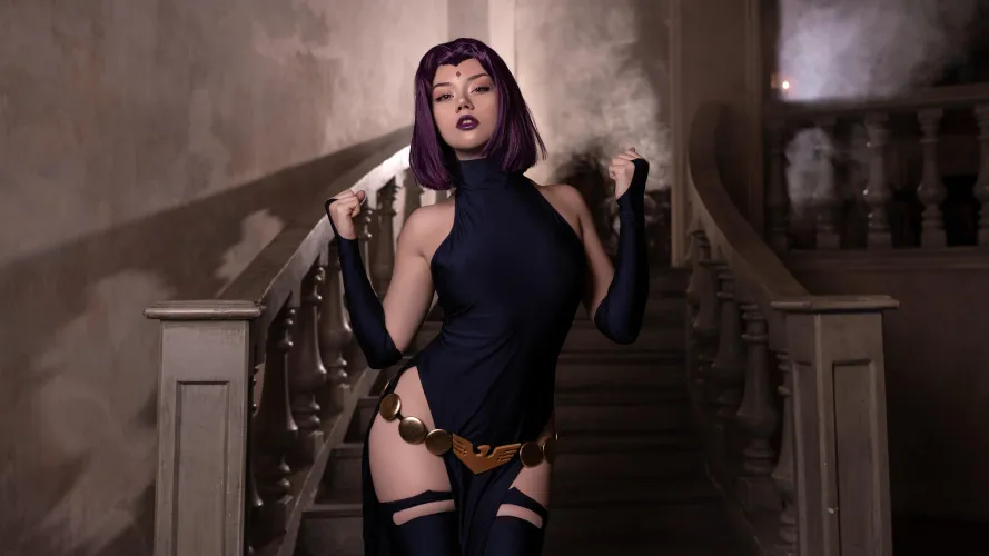 Thumbnail Anastasia Komori's Raven from DC Comics Cosplay