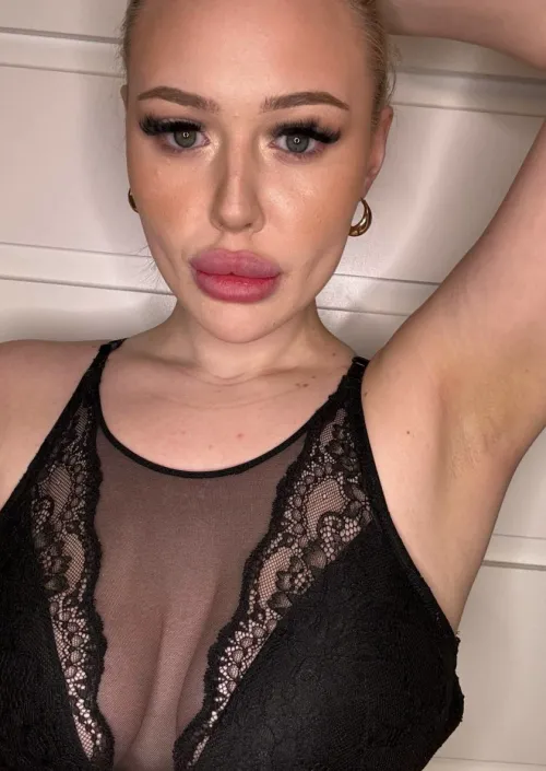 Thumbnail Tongue-Worthy Armpits: Horny_ayah's Fresh Shave | armpitfetish