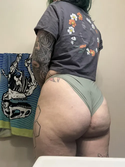 Thumbnail Chubby Delights: Old-Feedback5267 Showcases 'Chubby Tatted Girl That Loves to Show Off'