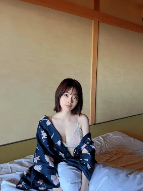 Thumbnail Exploring Isobe Karin's Allure: A Gravure Insight