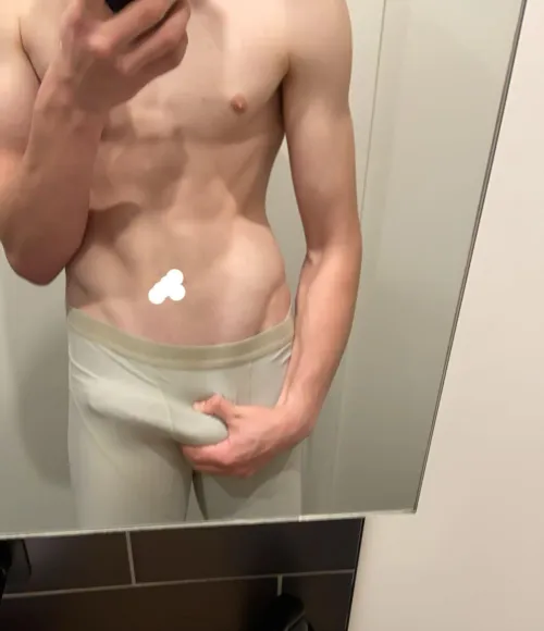 Thumbnail EthanWilley1 Reveals the Struggles of Being 18 in the Twinks Category