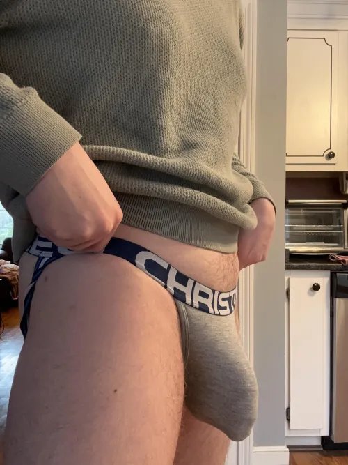 Thumbnail Filling Up with Joy: Throwaway_Bulge Shares a Gratifying Experience