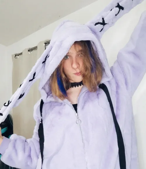 Thumbnail Must-See Hoodie Alert: Humide_Chan's Latest Fashion Find