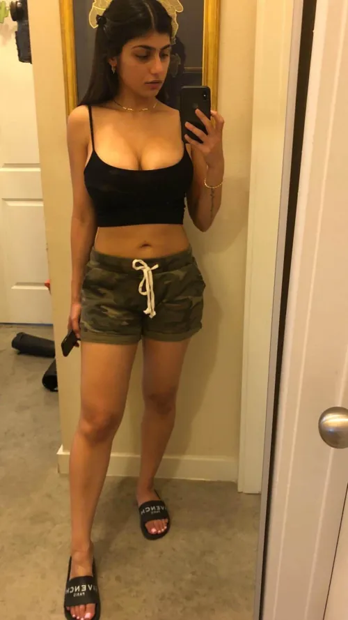 Thumbnail Mirror Selfie Moment with Mia on Miakhalifa