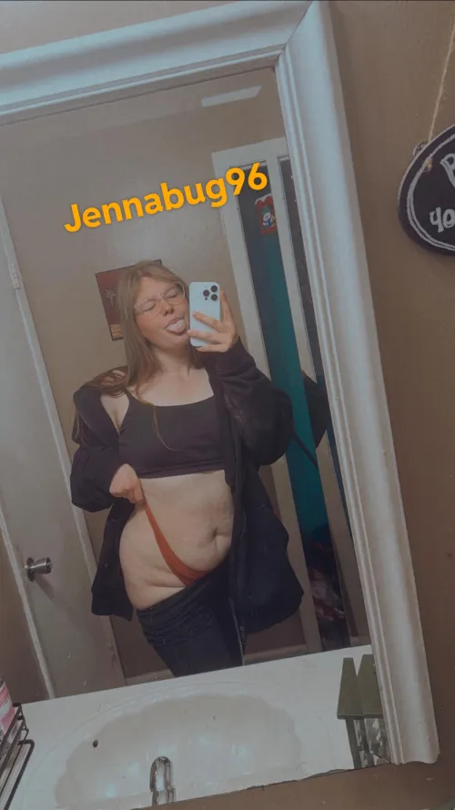 Thumbnail Join Jenncol96 for Late-Night Fun on Snapchat