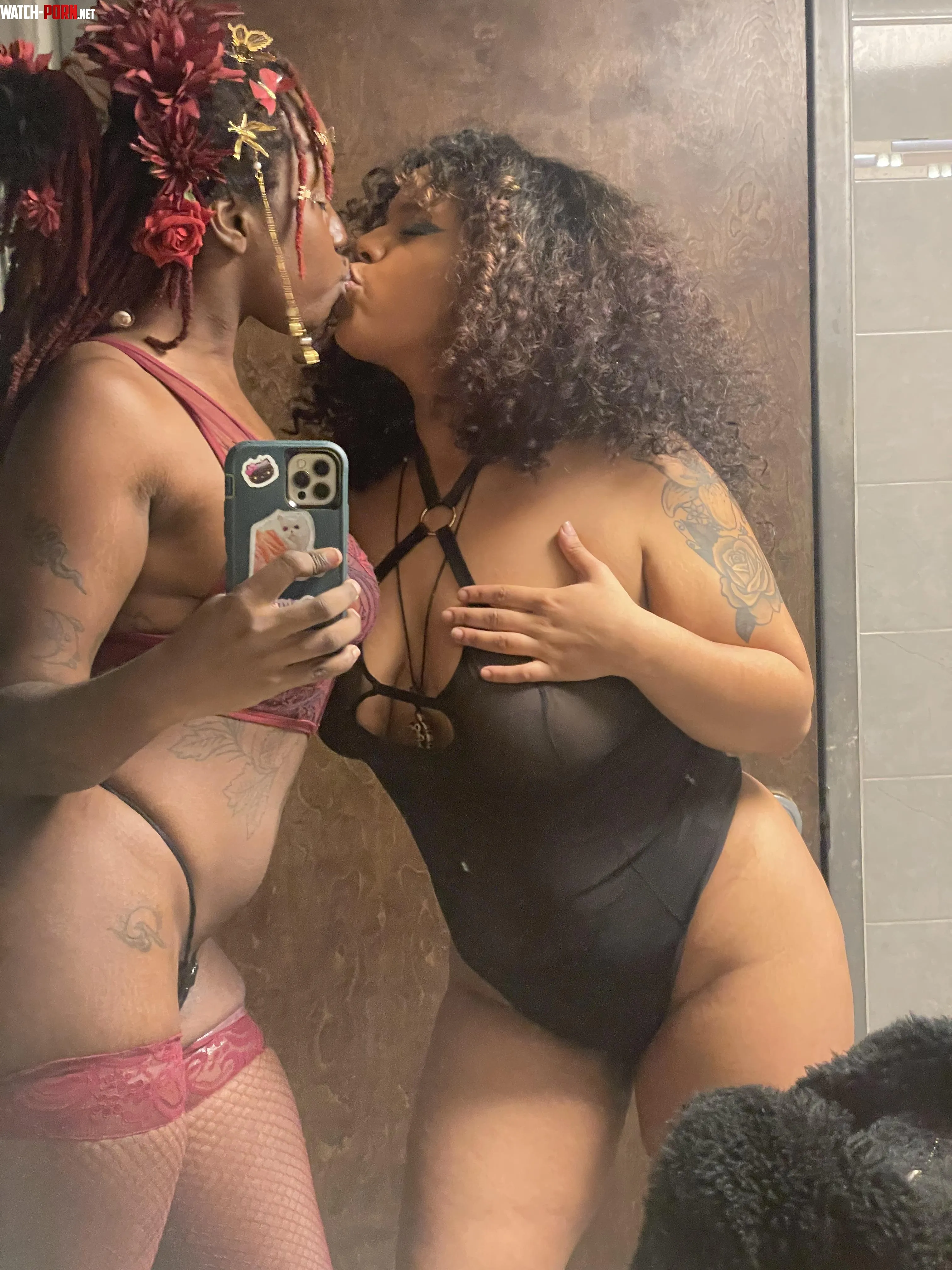 Who doesnt love kissing a thick girl  by PiscesandClassy