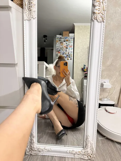 Thumbnail Interactive Lesson with Edgewaysinfest891: Dive into Mirror Selfies