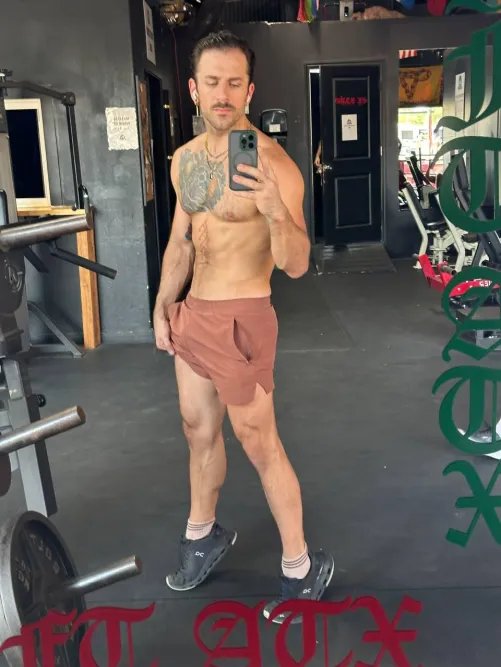 Thumbnail Gym Buddies Alert: Find Hot Guys with Tattoos - hotguyswithtattoos