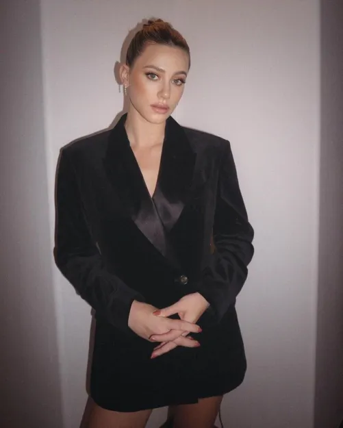 Thumbnail Lili Reinhart's Elegance in gentlemanboners Spotlight