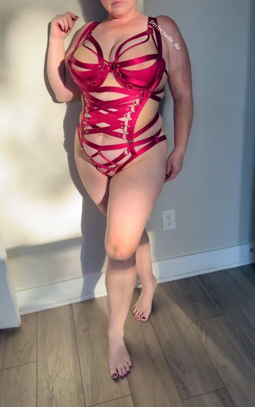 Thumbnail Flaunting My Curves: The Confidence of perfectwife_4u