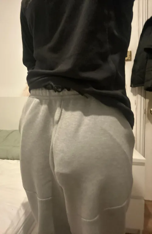 Thumbnail Grey Sweatpants Magic: UK M4F's Allure Revealed