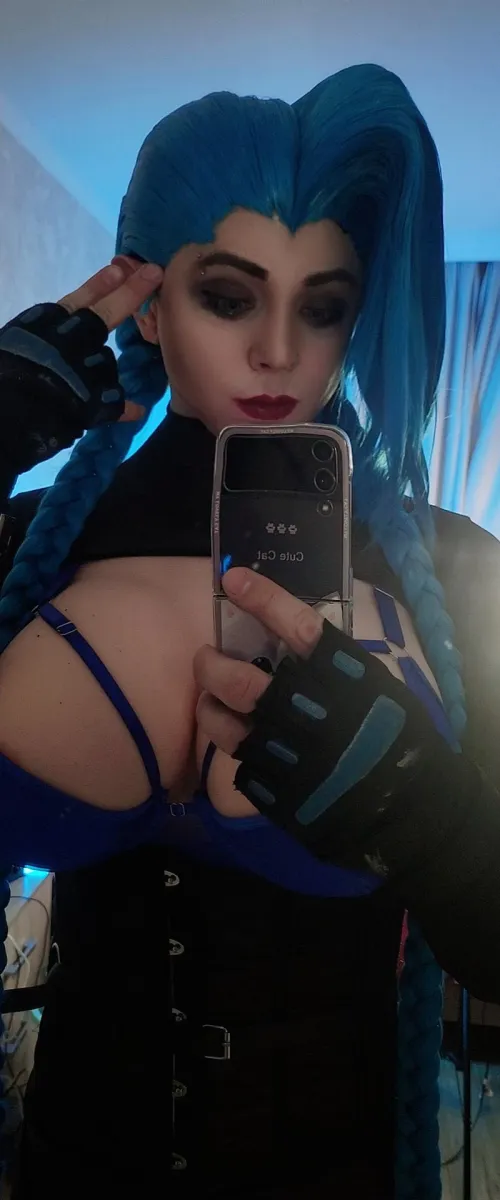 Thumbnail Jinx's Persona: Captivating Cosplay Rendition by Frame