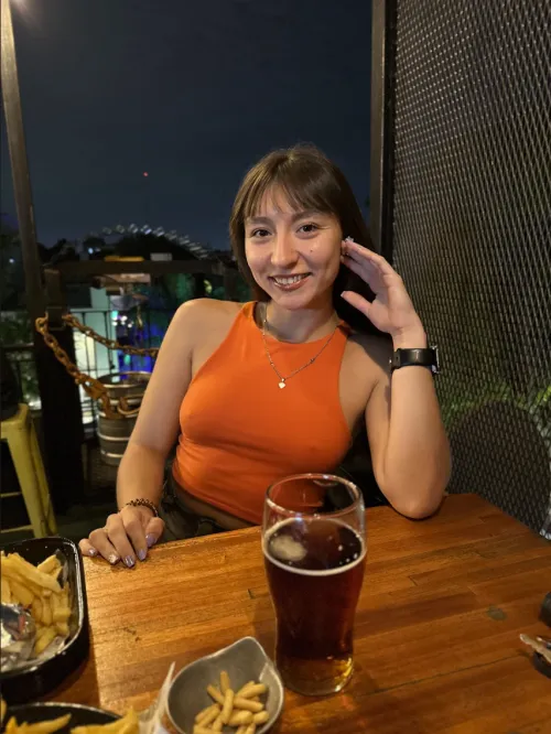 Thumbnail Beer and Braless: Join GardeningJenny's Adventure