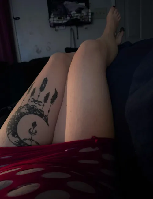 Thumbnail Long Legs, Intimate Encounters: honeybunz89 Shares Desires