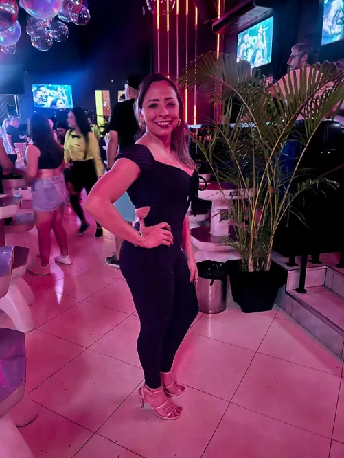 Thumbnail Tight & Easy: Unveiling girlypinkyx's Tightdresses Lifestyle