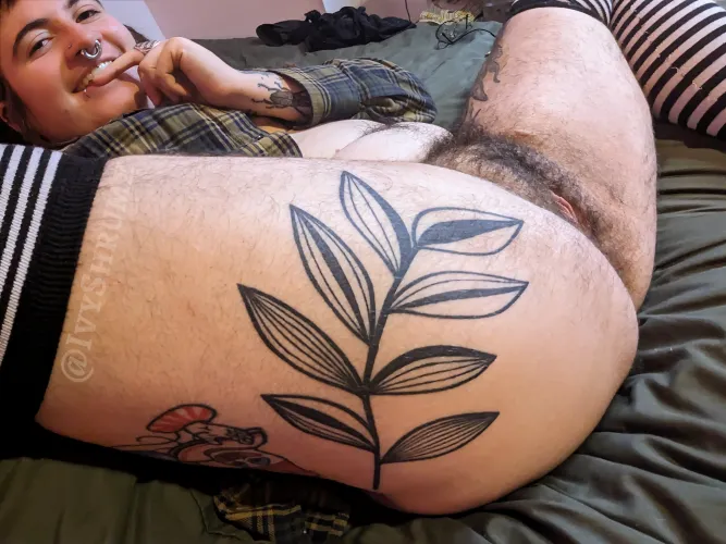 Thumbnail Discovering an Inviting Hairy Experience - By IvyShrumxxx