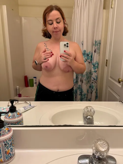 Thumbnail Didn't Want to Get Dressed Today: A Day in the Life of a Mom Bod