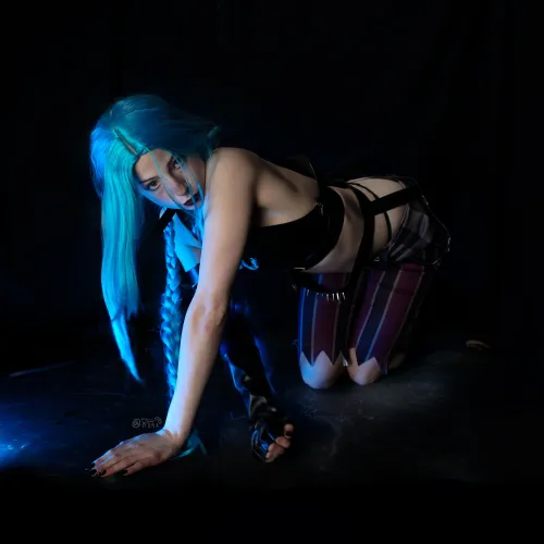 Thumbnail Jinx by Kora Summers - A Stunning Cosplay Creation | Author: KinkyLittleKora