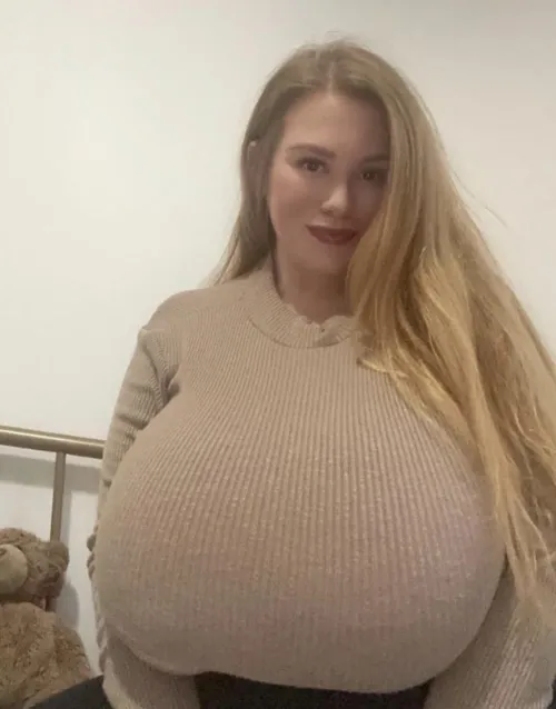 Thumbnail Huge by BUBBBLEGUM_DREAMS | 2busty2hide