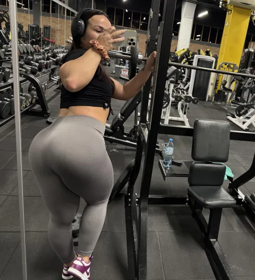 Thumbnail Quadsqueen: A Glimpse into the World of Working Hard Every Day | ThickFit