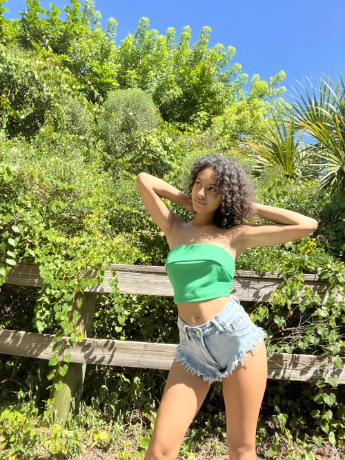 Thumbnail naomidazexo Stuns in a Green Crop Top | croptopgirls