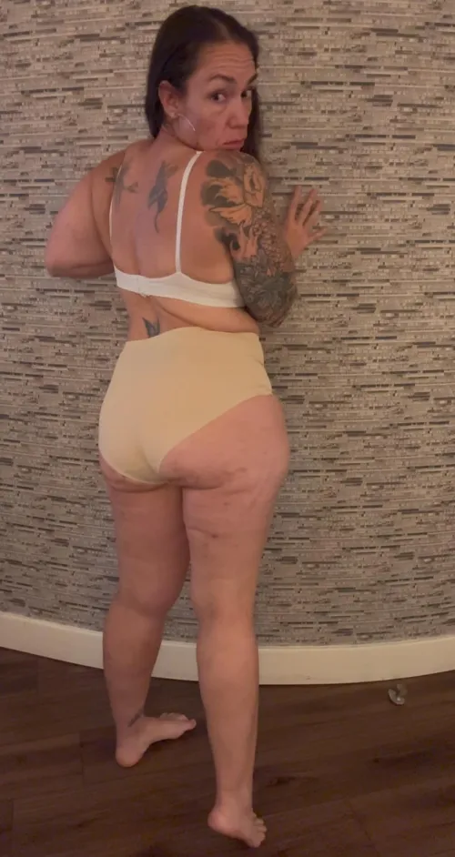 Thumbnail Granny Panties and a Fabulous Booty by cindyvanessa