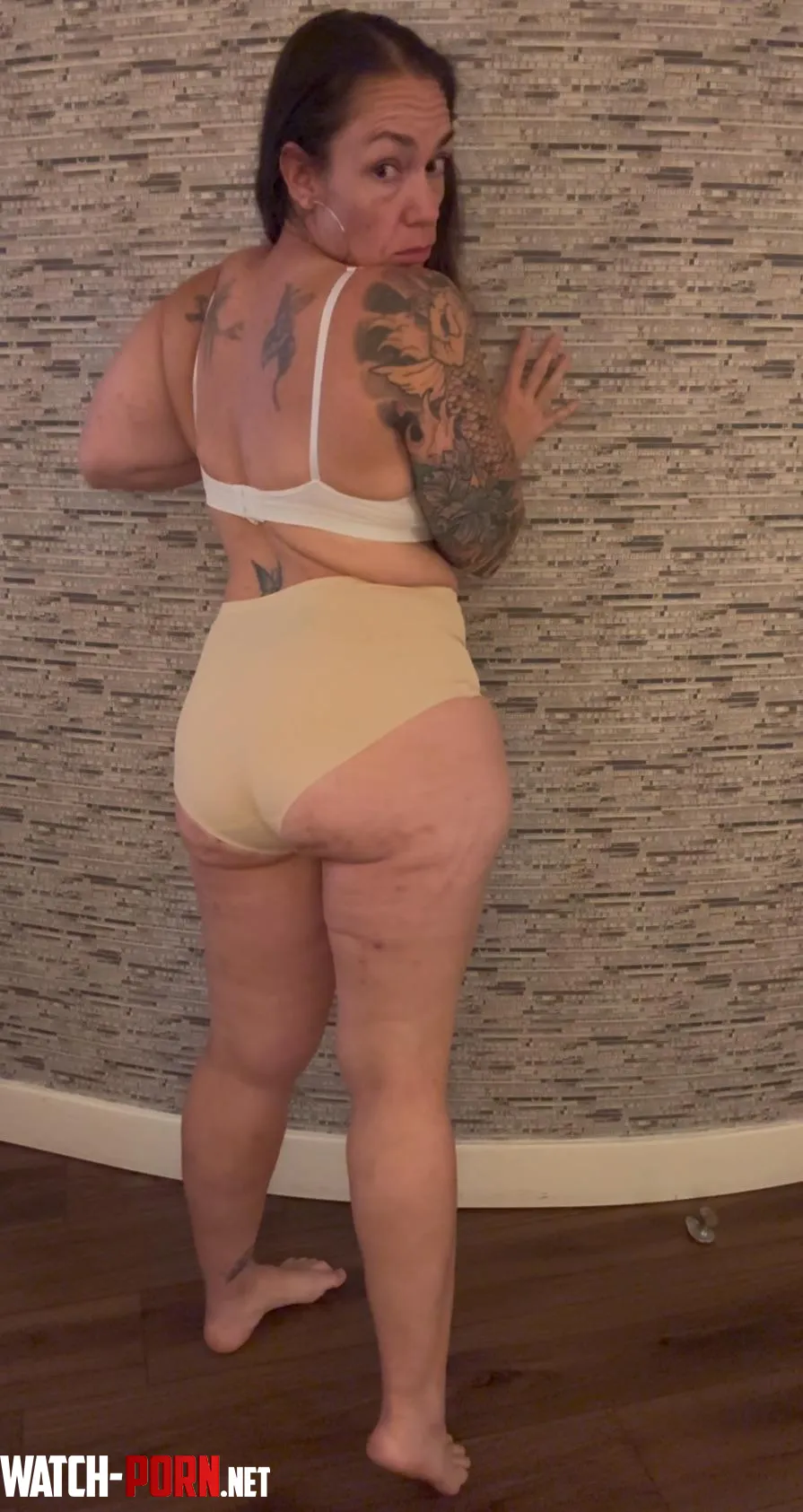 Granny panties make this booty look good too by cindyvanessa