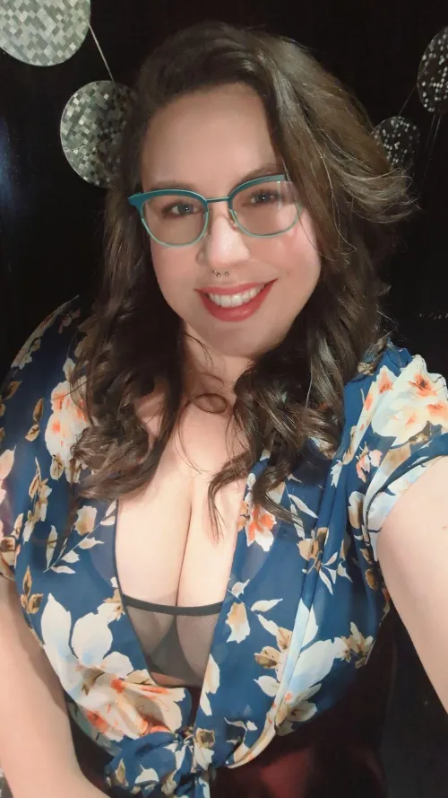 Thumbnail BBW: Radiant After Compliments | autumn_winters_of