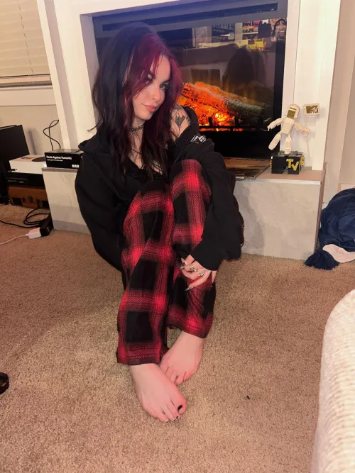 Thumbnail Playful Request: Lick My Toes by violetmarie999 in PunkGirls Category