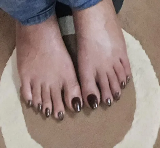 Thumbnail Admiring Long Natural Toenails in Nail Fetish World