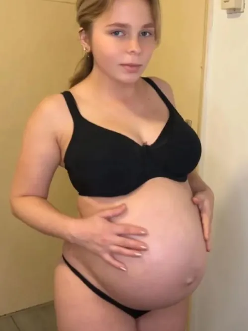 Thumbnail Sexy Pregnant Bellies: A Discussion by pregnant_brandi in PregnantPetite