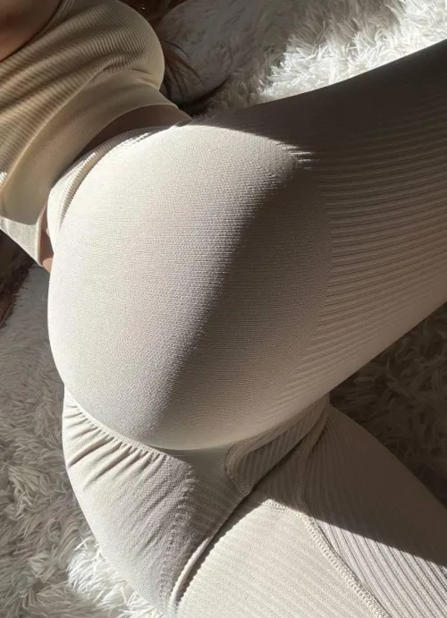 Thumbnail Ur_sexy_milf: Showing Off Post-Training - Captivating Moments in YogaPants