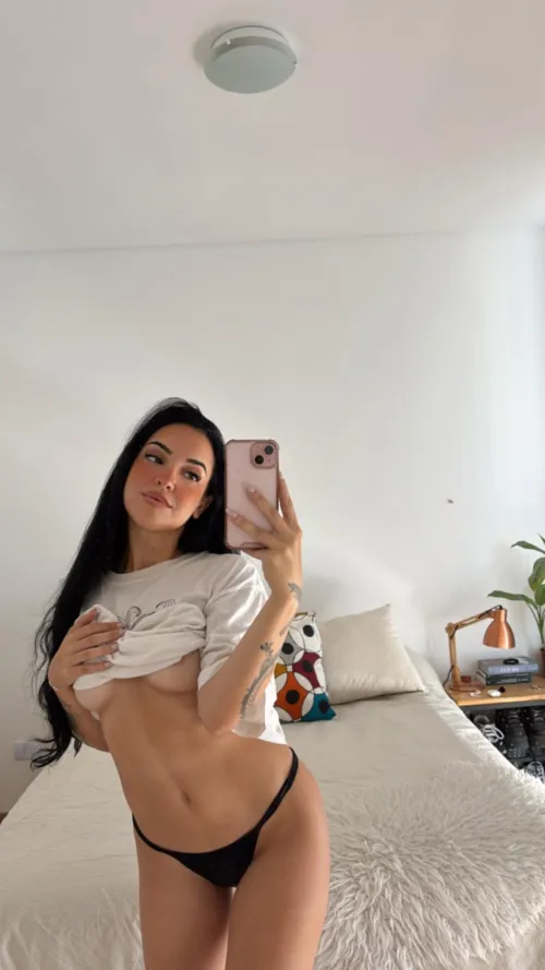 Thumbnail Sensual Encounters: Lift the Shirt and Kiss Them with SweetBunnyMia in VerifiedAmateurs