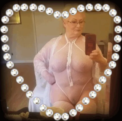 Thumbnail Reflective Aura: Mirror Selfie 73F Granny - Explore Objective-Rain-5936's GILF Chronicles