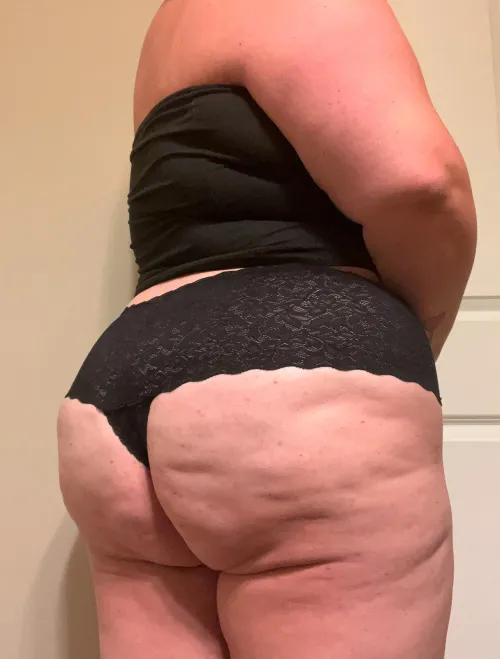 Thumbnail EOFW Serves Up a Delectable Cake in BBW Category