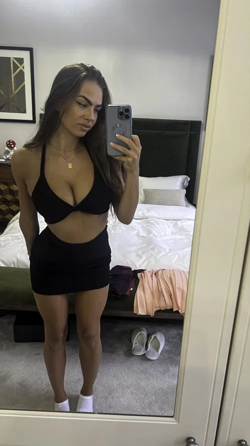 Thumbnail Selfie Love: Amberhazeee's Affection for MirrorSelfies