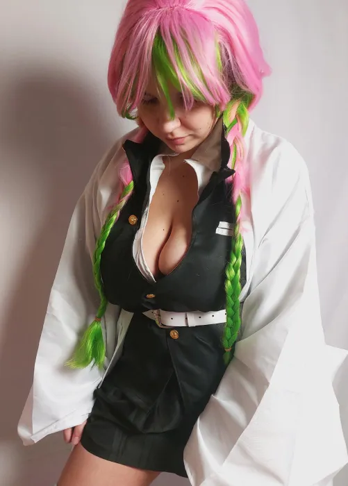 Thumbnail Mitsuri Kanroji Cosplay by Pennyy | _MeattLoaf_ | Cosplaygirls Category