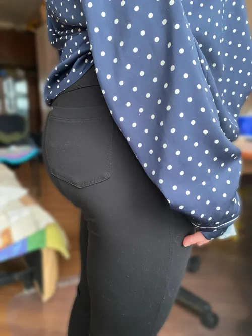 Thumbnail Skinny Pants Reunion: Celebrating Thick Thighs' Freedom by kateriisha