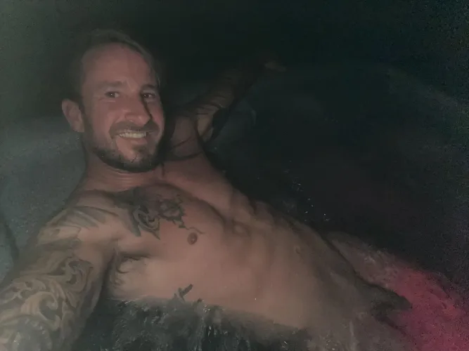 Thumbnail Hot Tub Season Vibes: Down_4_fun_'s Hotguyswithtattoos Fling