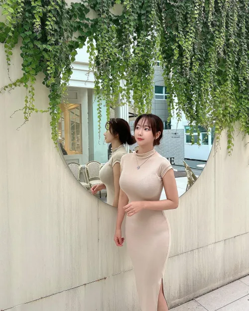 Thumbnail figurephilosopher Dives into the World of Tight Dresses