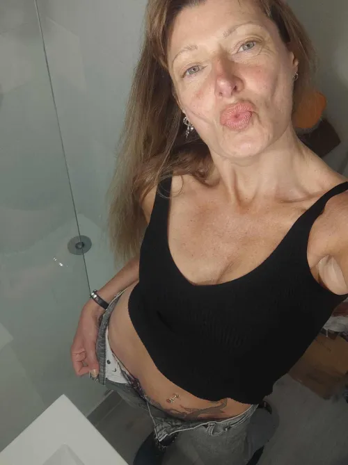 Thumbnail Embracing Aging Beauty: Witty_Lavishness_761's 47-Year-Old GILF Journey