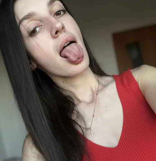 Thumbnail Tongue-Teasing Excitement with Raven-Haired Avixastone