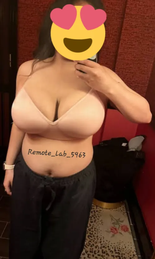 Thumbnail Changing Room Secrets Revealed by Remote_Lab_5963 in IndiansGoneWild