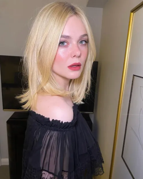 Thumbnail Elle Fanning: A Glimpse into Timeless Beauty | KG101411 | PrettyGirls