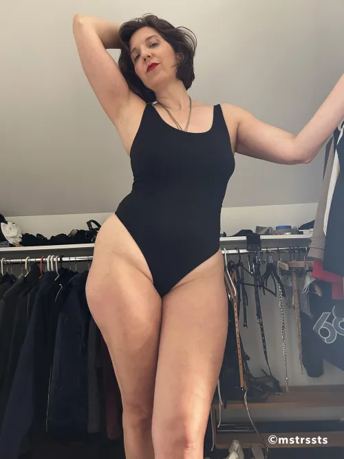 Thumbnail Aged to Perfection: Unveiling mstrssts' Insight into Mombod