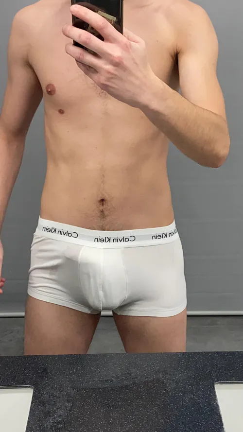 Thumbnail Embracing Confidence: Walking around the Gym like that by Dry_Hunter_2359 | Bulges