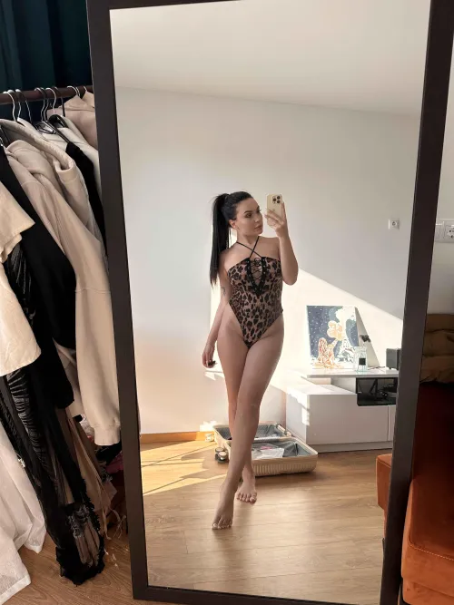 Thumbnail Sensual Changing Moment: BeautifulDolphinn's MirrorSelfie